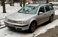 У Києві водій їздив із муляжем міни на даху авто